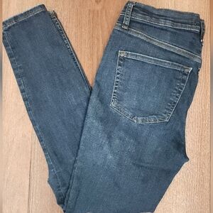 Free People Skinny Medium Wash Distressed/Destroyed Jeans Sz W27 EUC